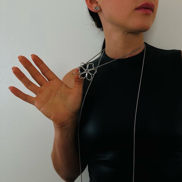 New Long Silver Metal Large Flowers Necklace Neckchain Bohemian - Picture 4 of 6